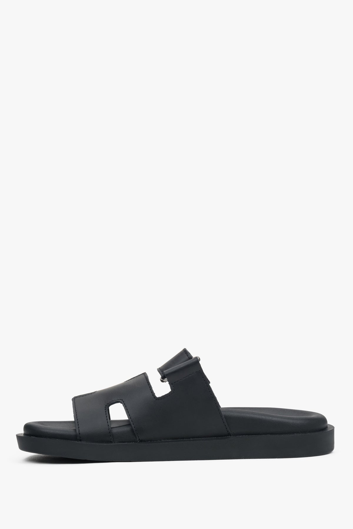 Women’s black leather sandals with a lightweight PU sole.