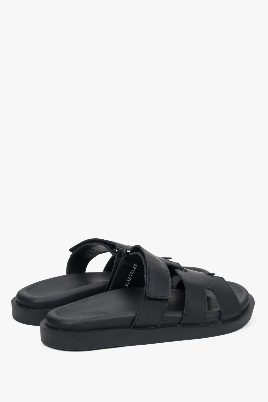 Minimalist black flat sandals Estro for everyday summer wear.