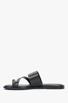 Slip-on women’s mules showcasing a flat, flexible TPU sole and precise finishing of the black leather insole.