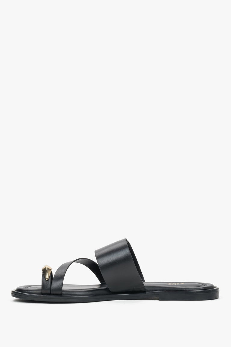 Slip-on women’s mules showcasing a flat, flexible TPU sole and precise finishing of the black leather insole.