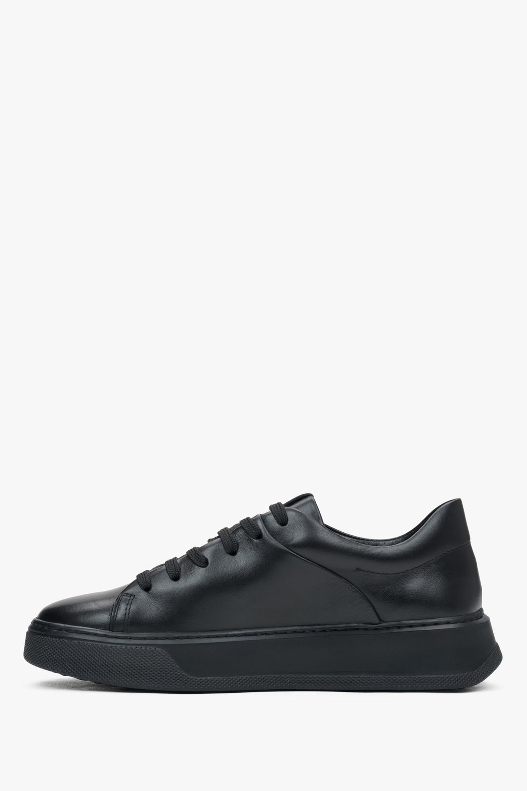 Women's black leather sneakers Estro - shoe profile.