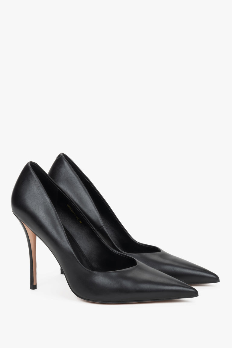 Estro - black leather stiletto high heels with a slim heel and a pointed toe.