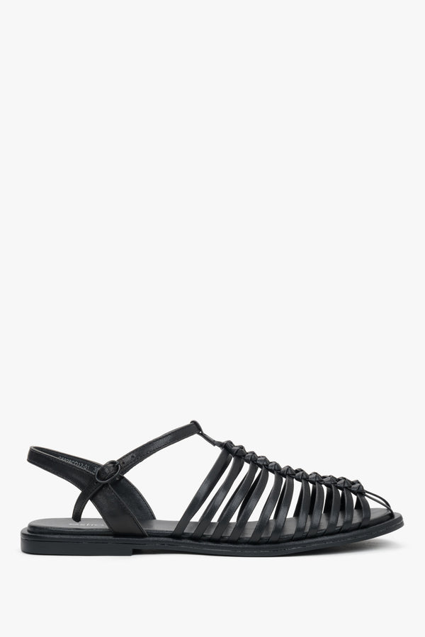 Black women's leather fisherman sandals with thin straps, Estro.
