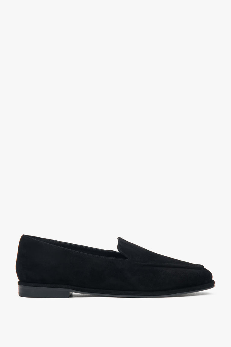 Black women’s loafers made of soft genuine velour.
