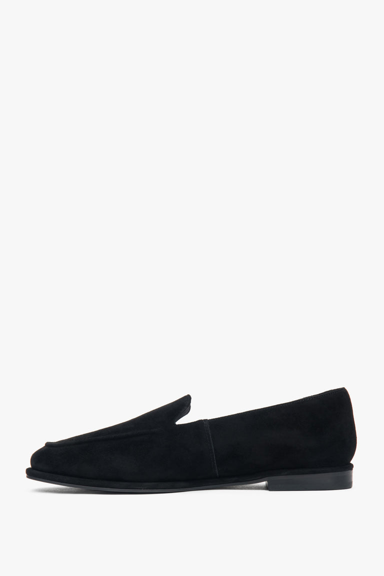 Women’s black loafers made of soft genuine velour Estro.