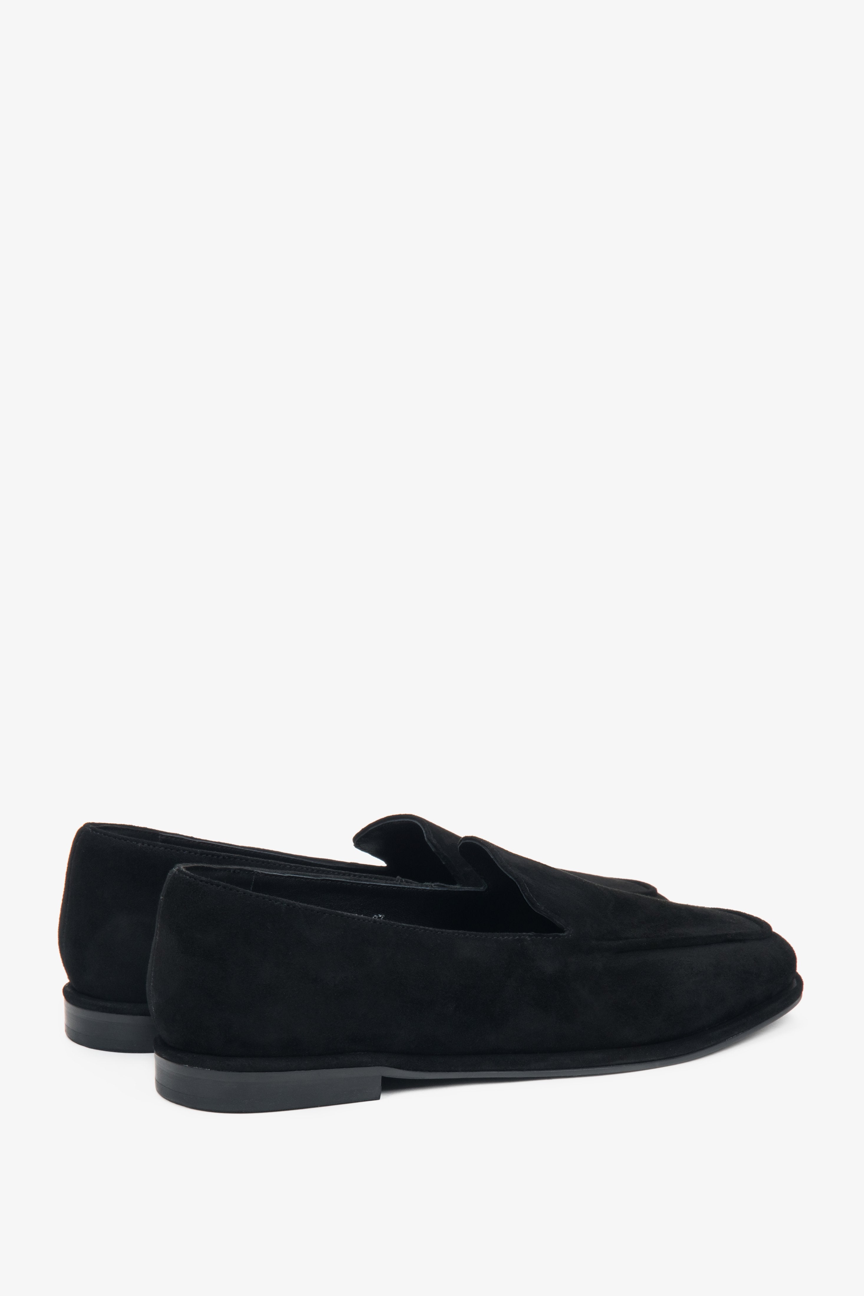 Black women’s loafers Estro made of soft genuine velour.