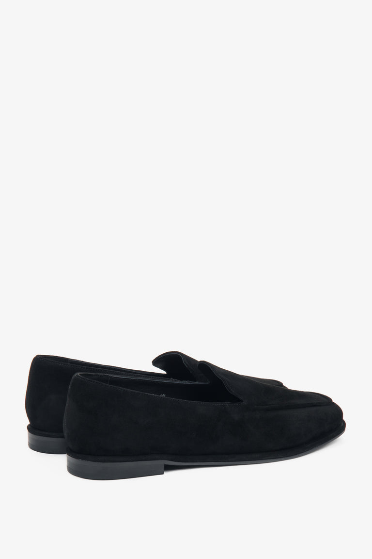Black women’s loafers Estro made of soft genuine velour.