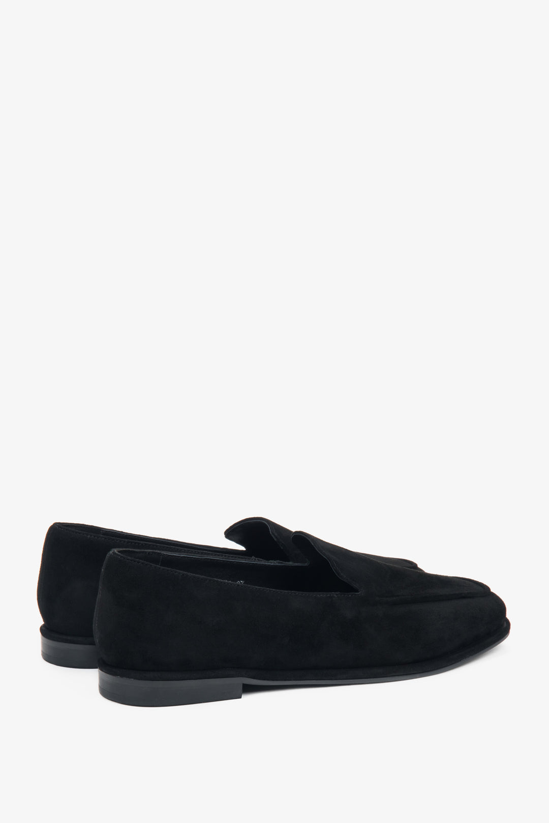 Black women’s loafers Estro made of soft genuine velour.