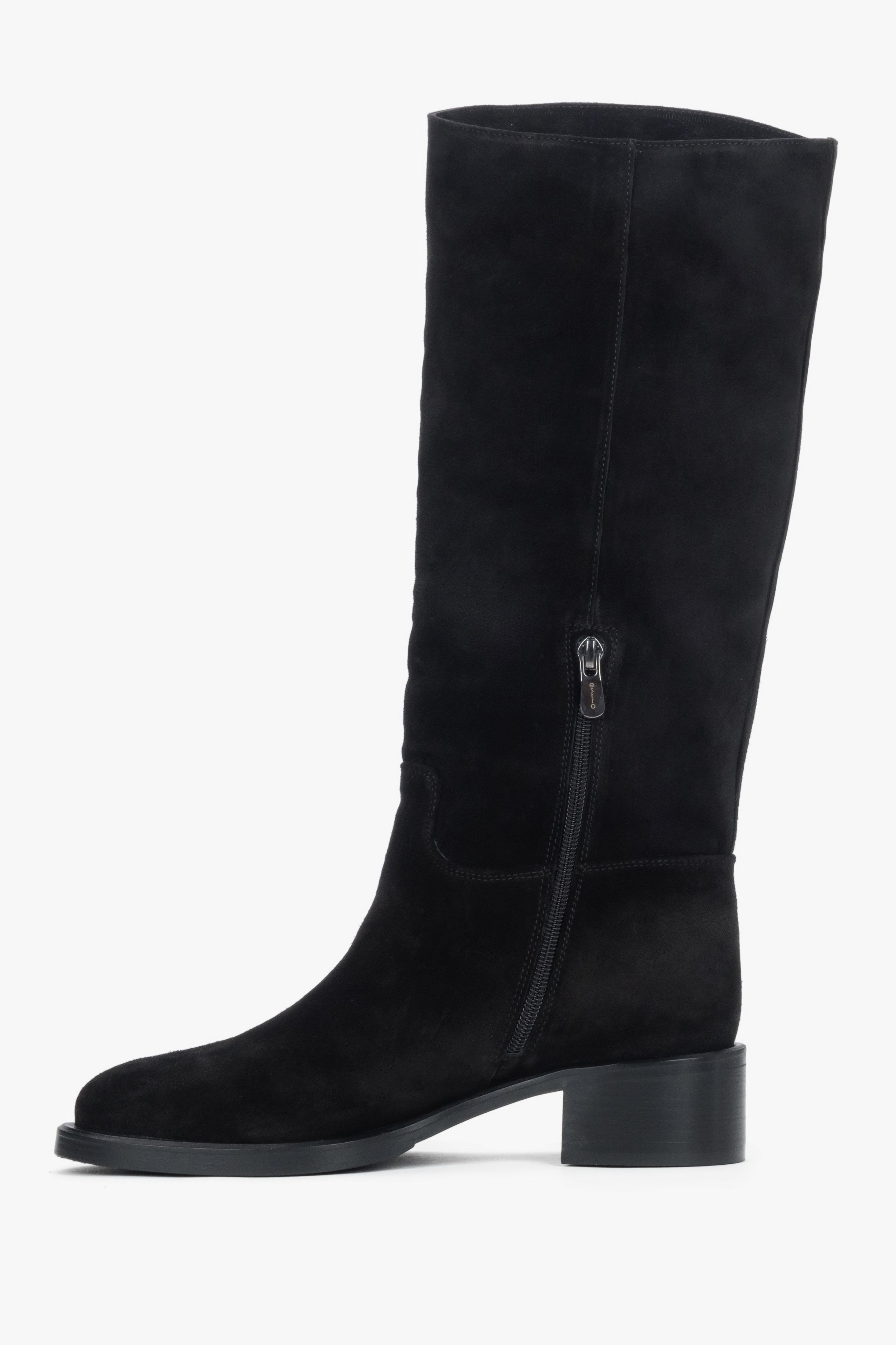 Estro women’s knee-high boots, black, made of natural velour, on a low heel.