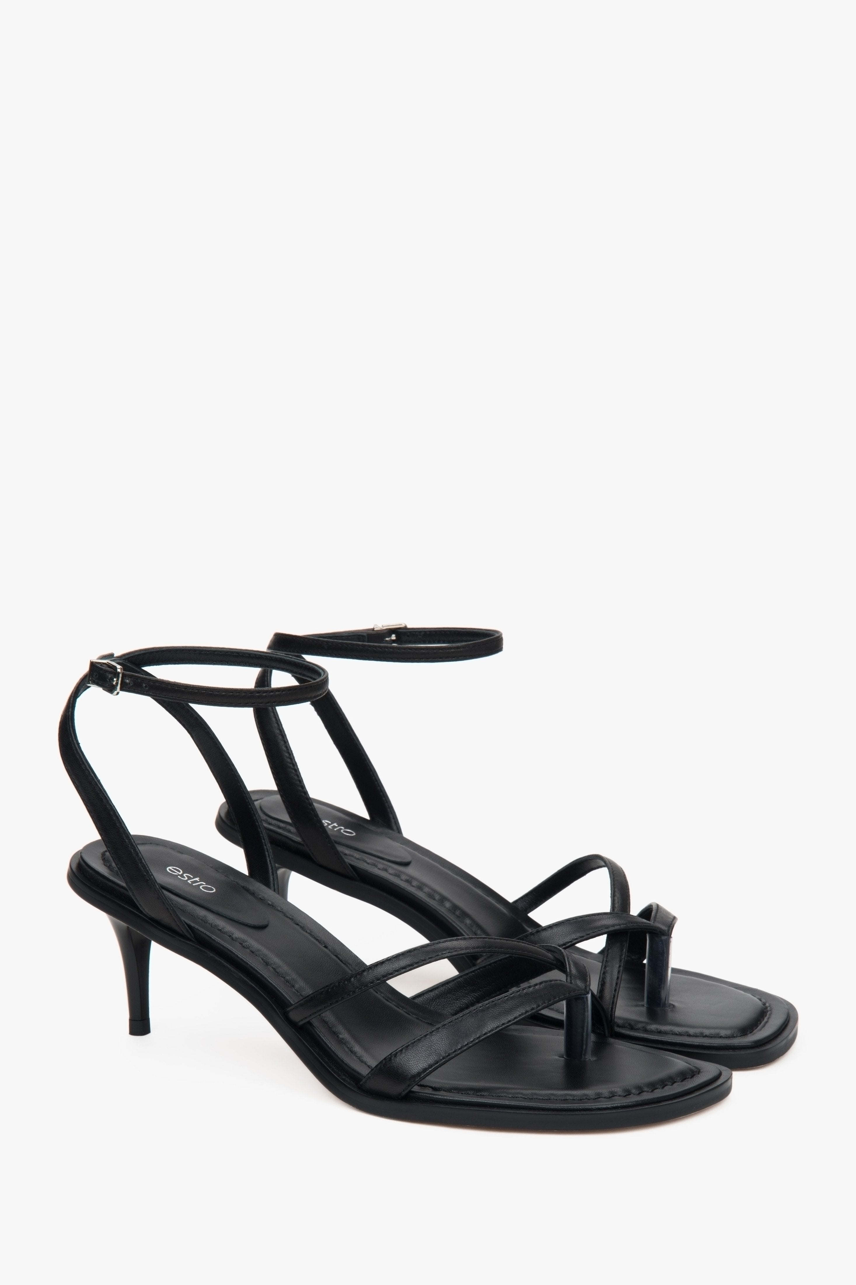 Black women’s low-heel sandals in genuine leather.