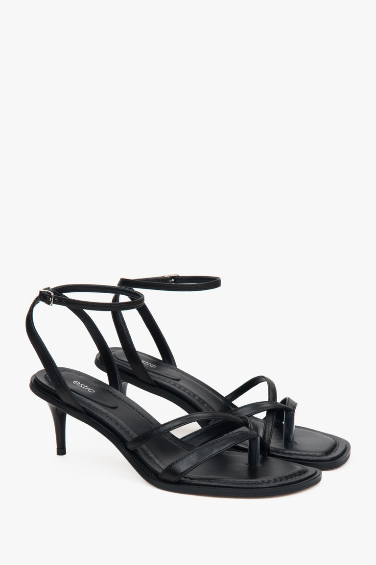 Black women’s low-heel sandals in genuine leather.