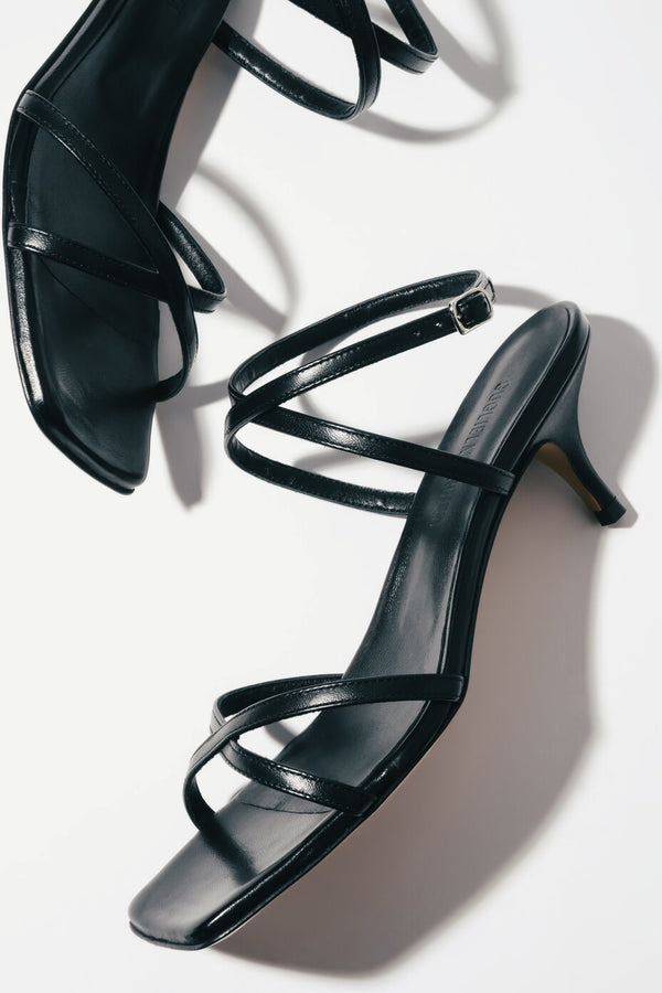 Women's Black Low-Heel Sandals made of Premium Italian Leather Guglielmo Rotta ER00119717.