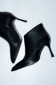 Women’s Black Low High-Heeled Ankle Boots in Genuine Leather with a Pointed Toe Estro ER00118449.
