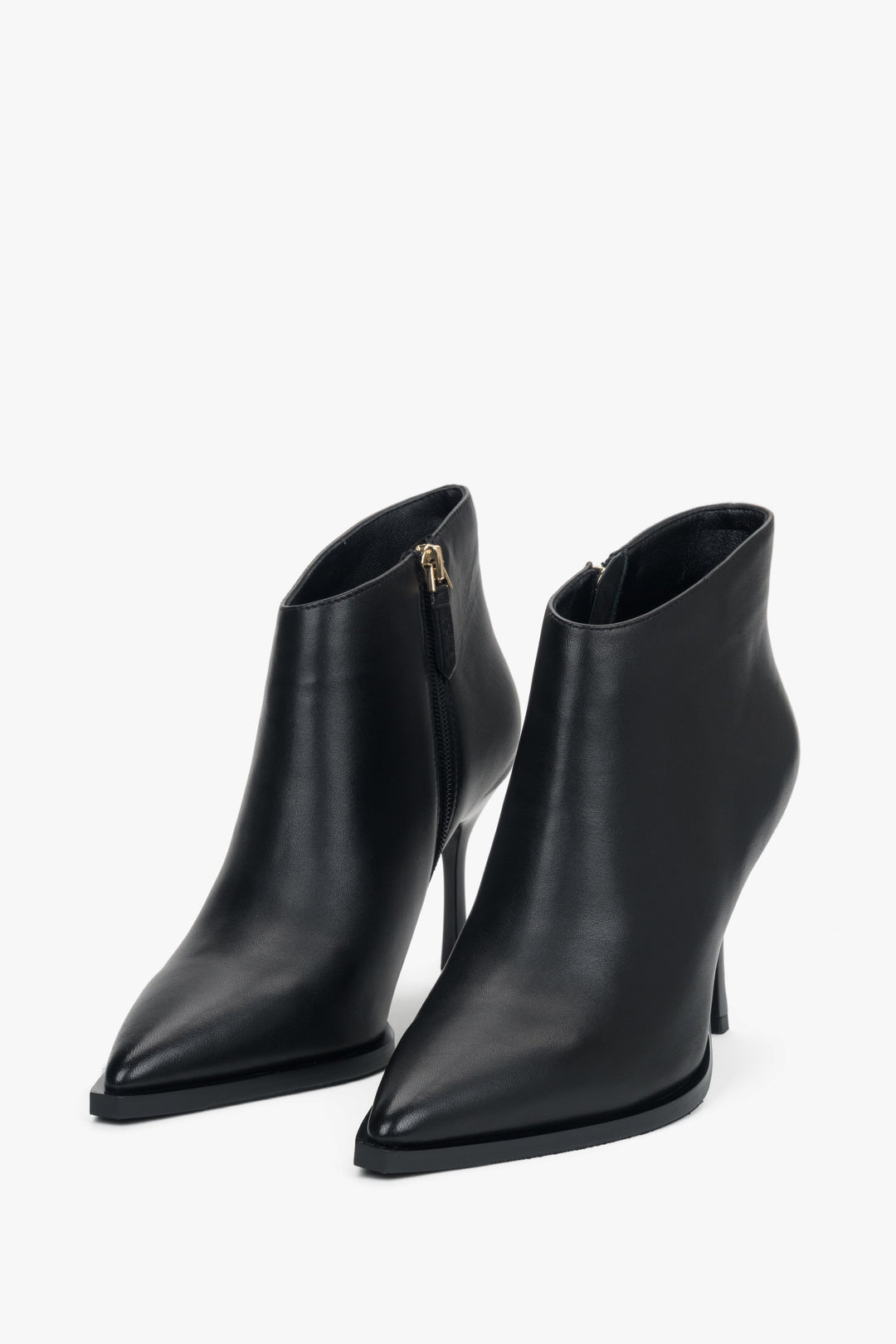 Estro women’s ankle boots, low black, high-heeled, in genuine leather with a pointed toe.