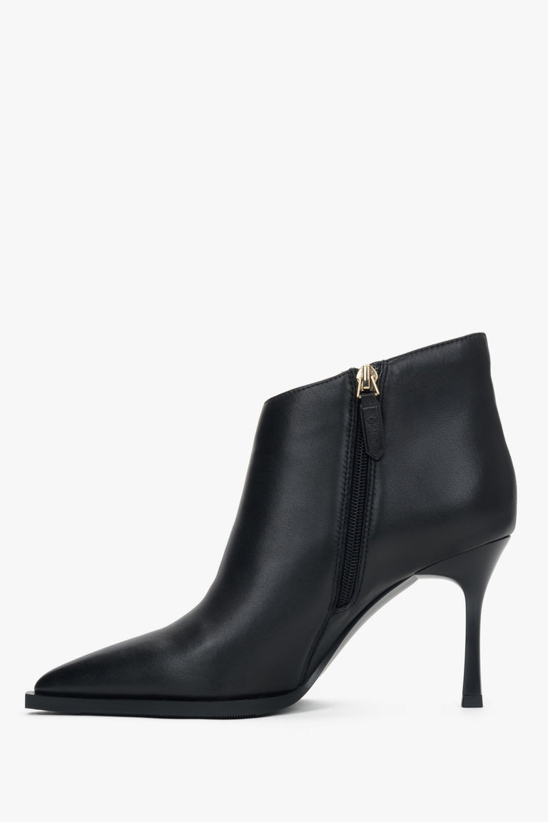Low black women’s high-heeled ankle boots in genuine leather with a pointed toe Estro.