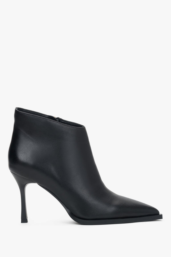 Black high-heeled ankle boots in genuine leather with a pointed toe Estro.