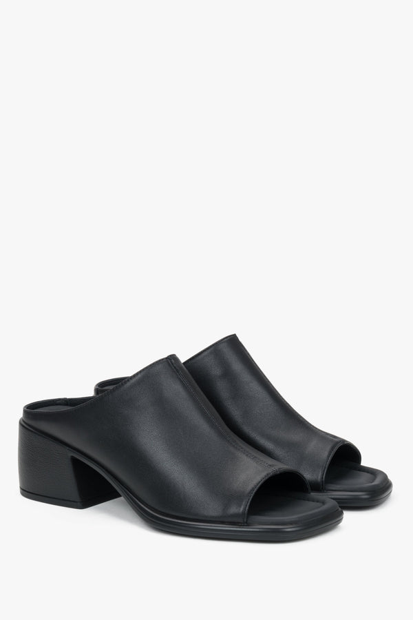 Black women’s mules in genuine leather with a stable block heel.