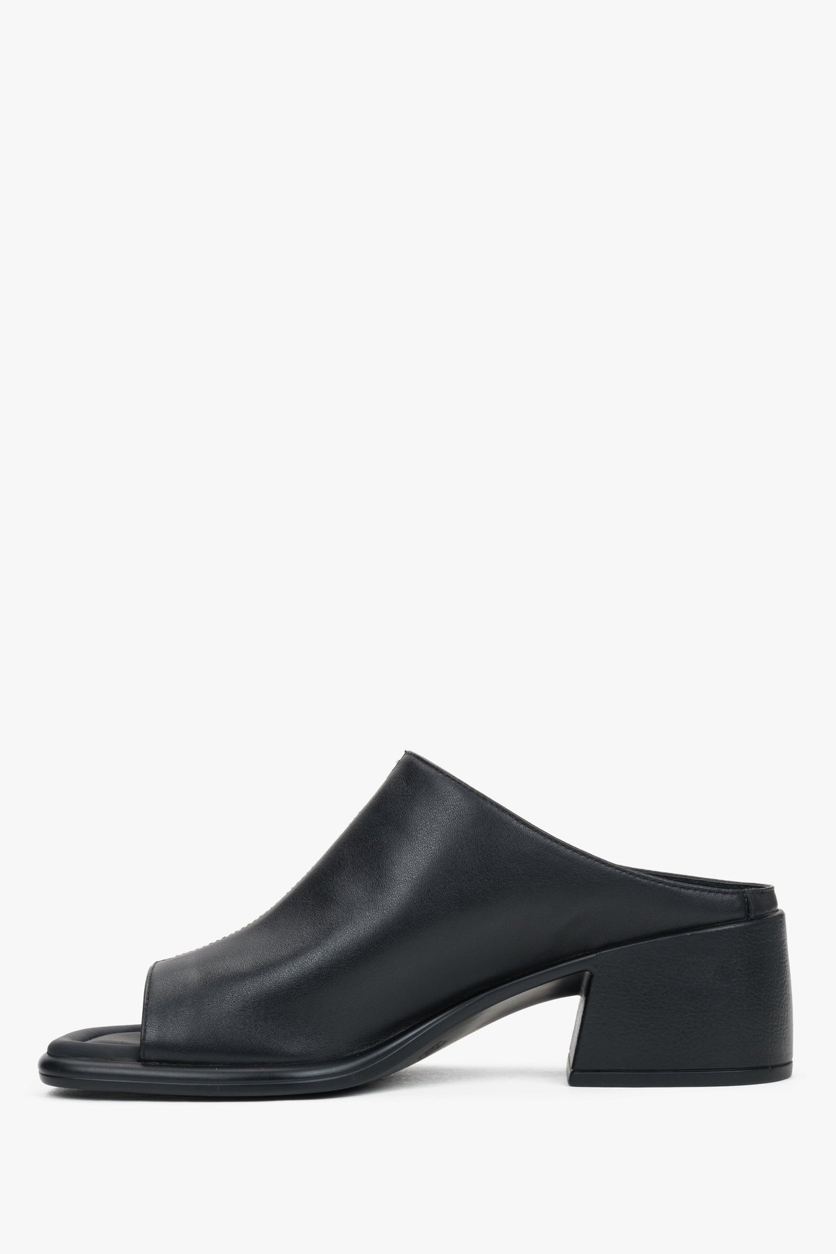 Women’s black mules with a stable block heel in genuine leather by Estro.