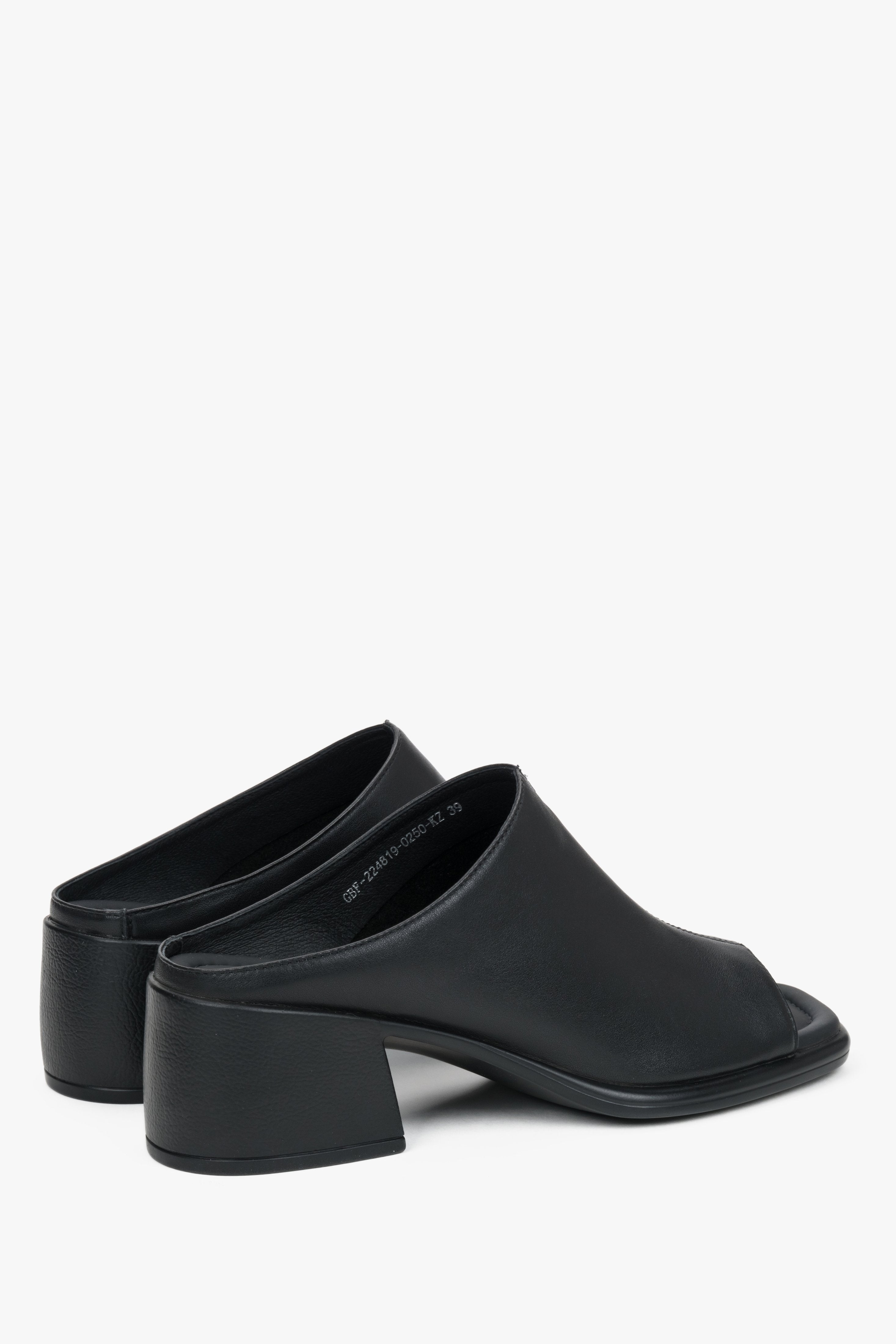 Made of genuine leather, black women’s mules with a stable block heel by Estro.