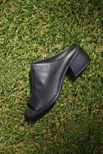 Women’s Black Leather Mules on a Stable Block Heel Estro ER00117118