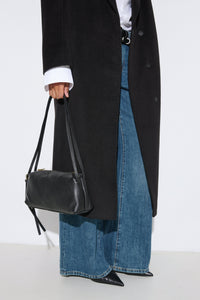 Women's Black Oblong Shoulder Bag made of Pebbled Italian Leather Estro ER00120578.
