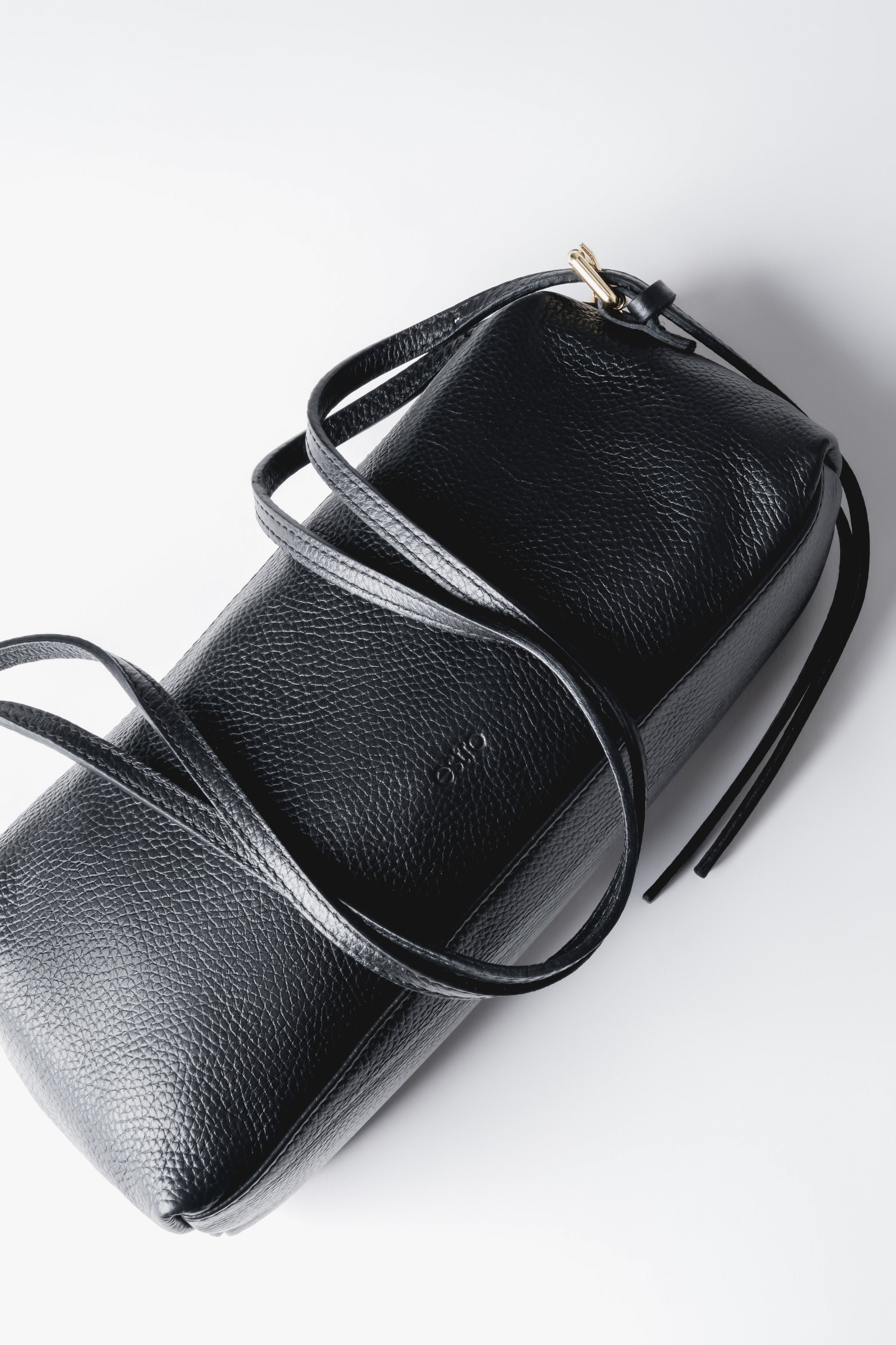 Elegant black women's shoulder bag made of premium Italian pebbled leather.