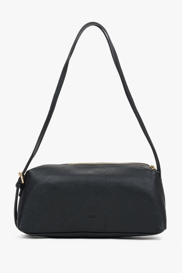 Elegant black women's shoulder bag made of premium Italian pebbled leather.