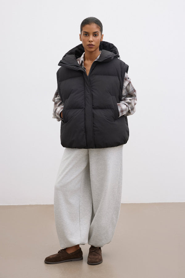 Stylish Black Women's Loose Fit Jacket with Detachable Sleeves