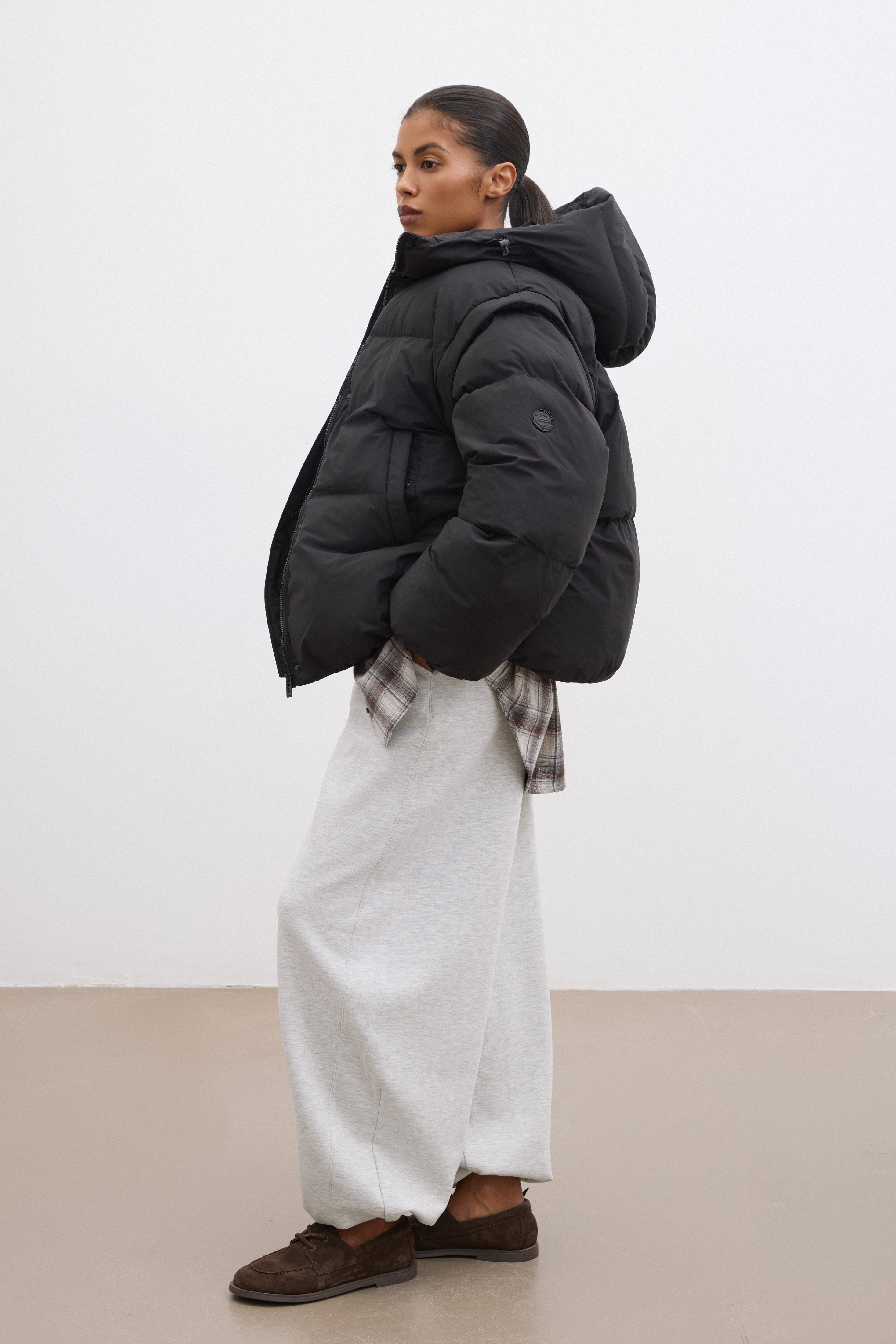 2-in-1 Black Jacket and Vest with Detachable Sleeves, Oversized Fit.