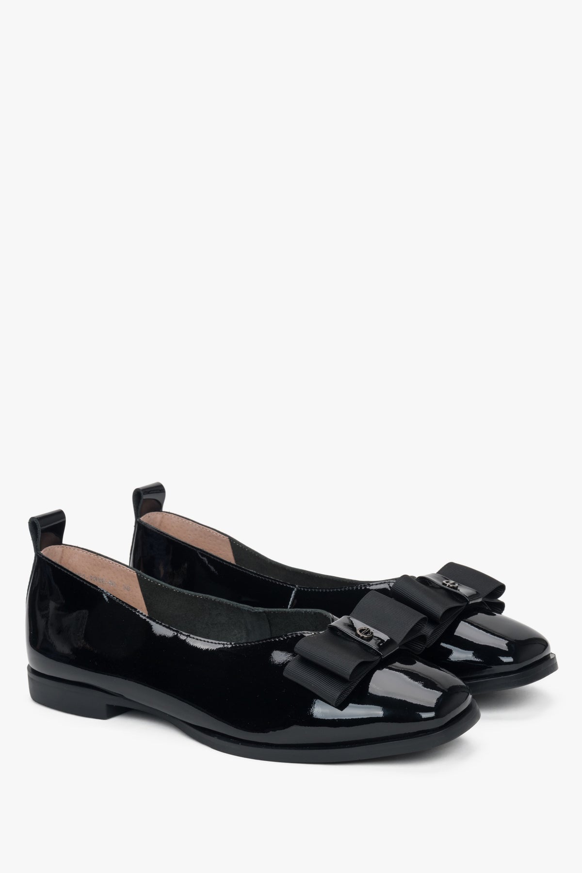 Classic black women's ballet flats by Estro.