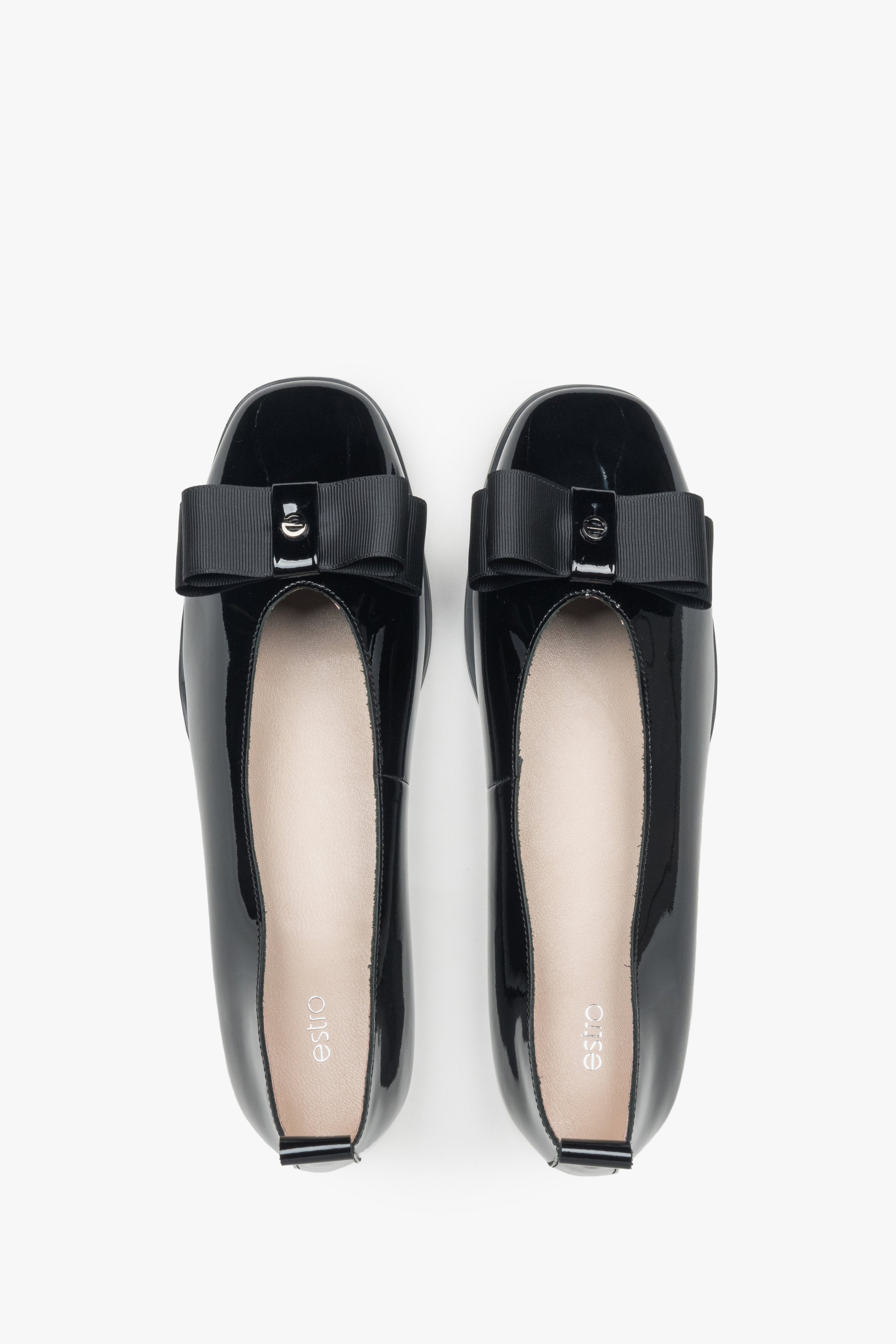 Patent black Estro ballet flats with a bow – top view.