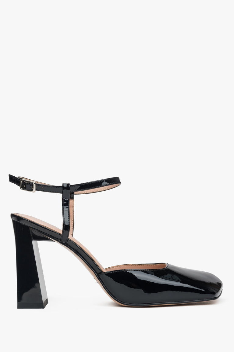 Women’s Black Patent Leather Block Heel Sandals Estro ER00117212.