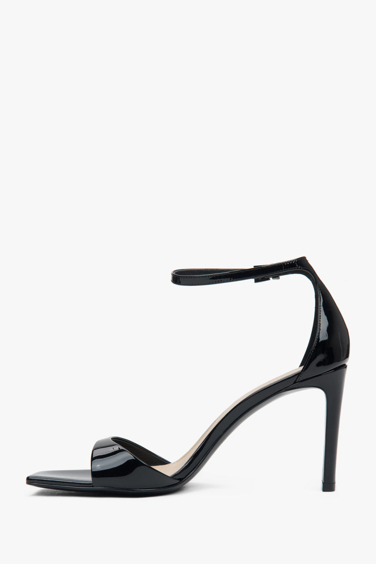 Women’s black sandals, made of patent natural leather, on a stable block heel, Estro.