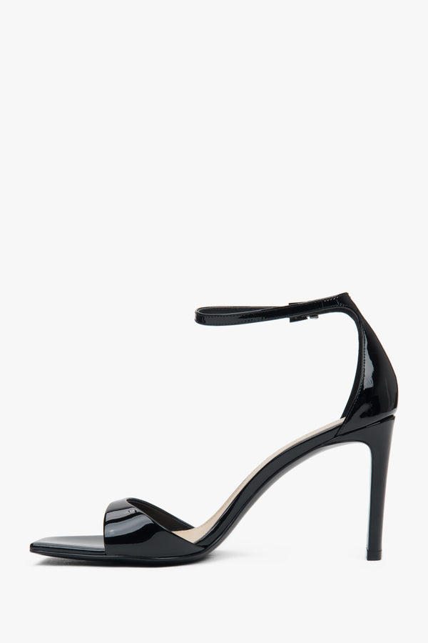 Women’s black sandals, made of patent natural leather, on a stable block heel, Estro.