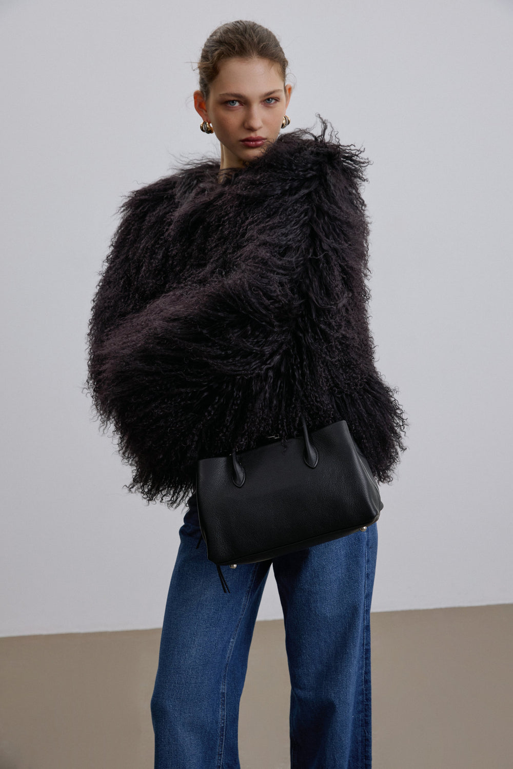 Estro – black genuine pebbled leather handbag.