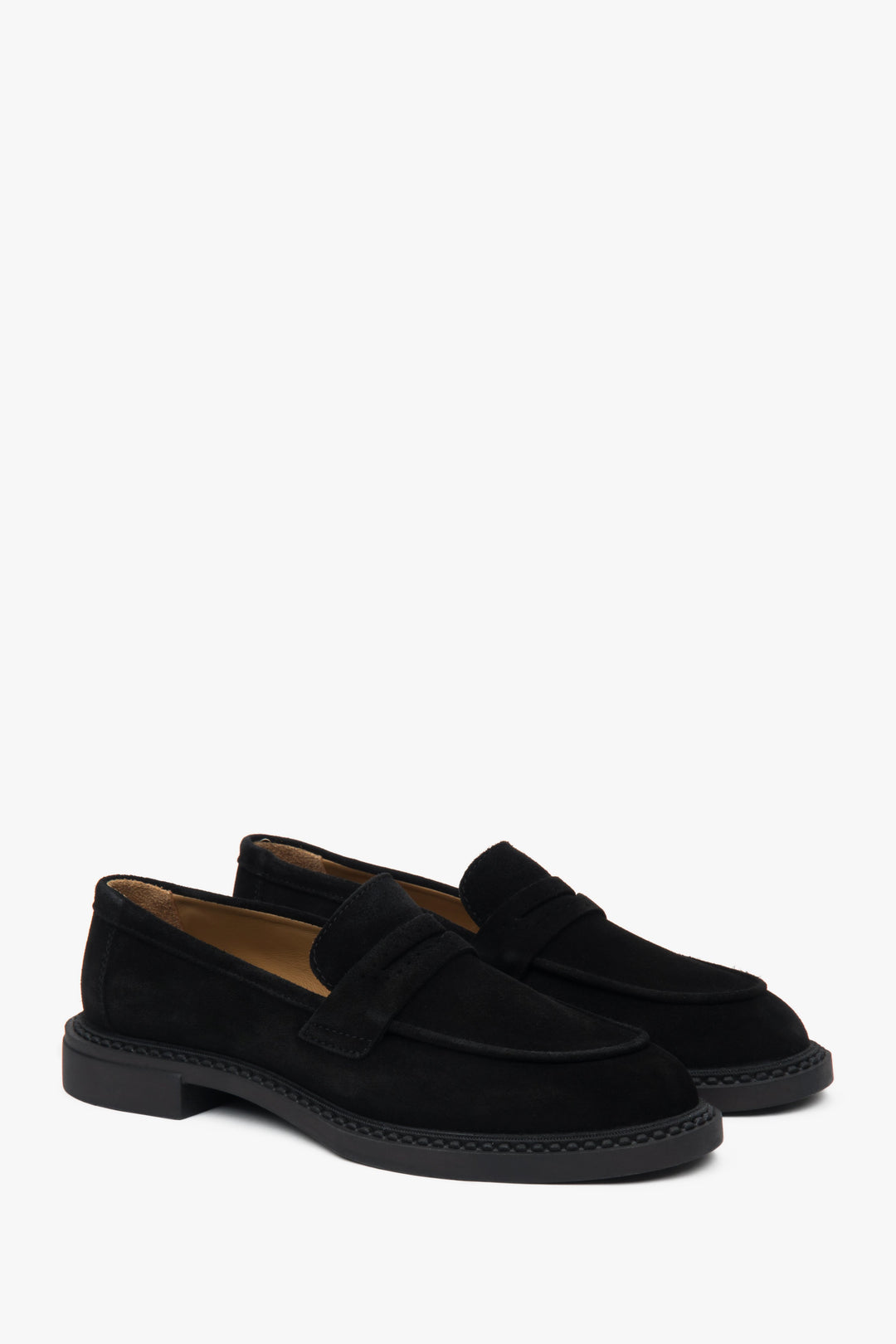 Estro women’s loafers in classic black, crafted from genuine Italian velour.