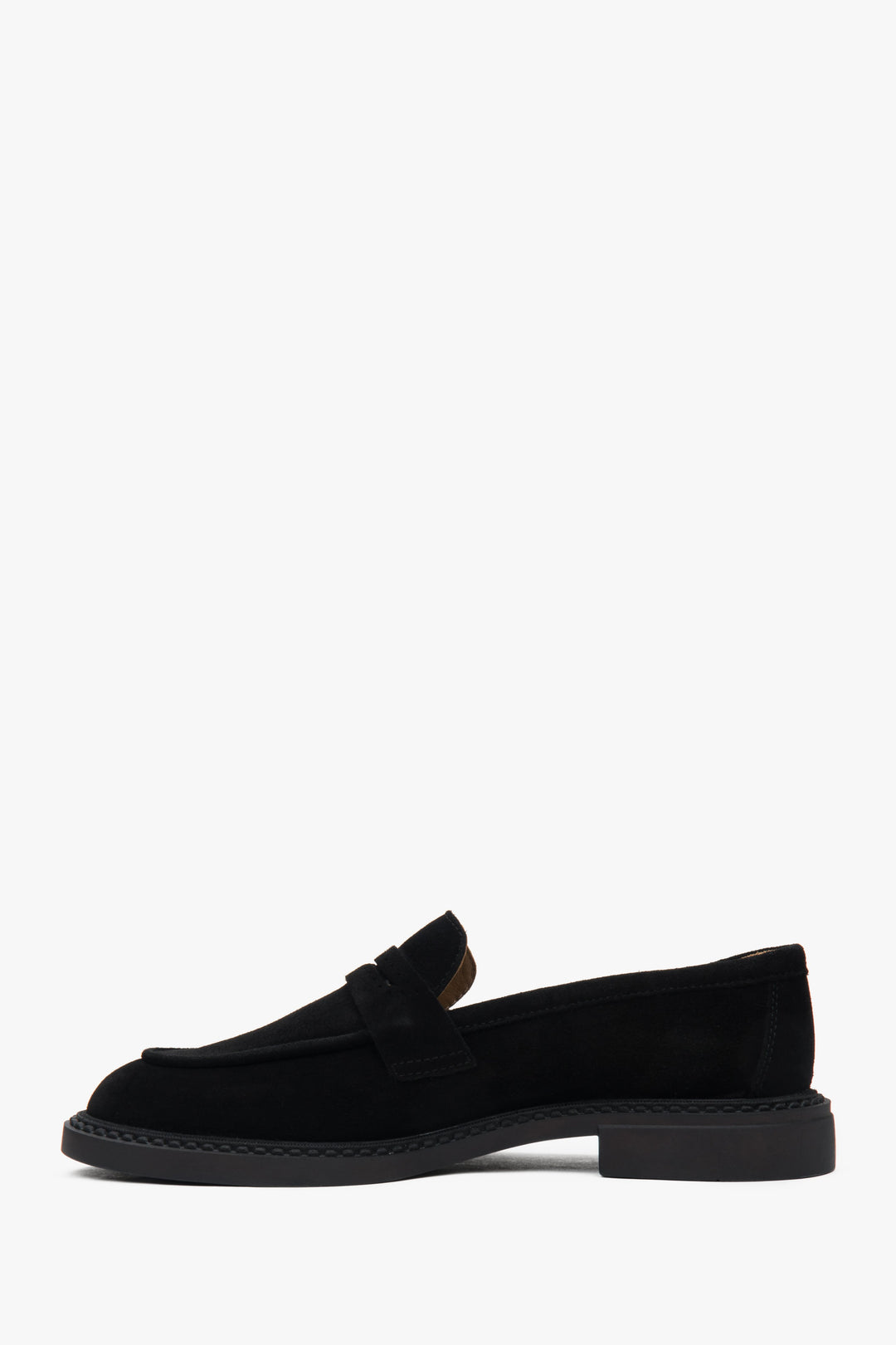 Timeless black loafers for women by Estro, crafted from luxurious Italian velour leather.