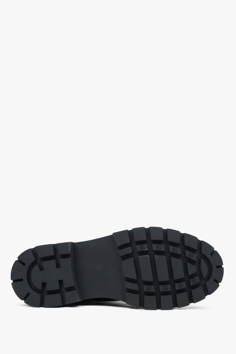 Made of genuine leather, women's black platform ankle boots Estro.