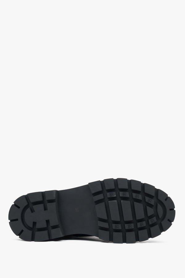 Made of genuine leather, women's black platform ankle boots Estro.