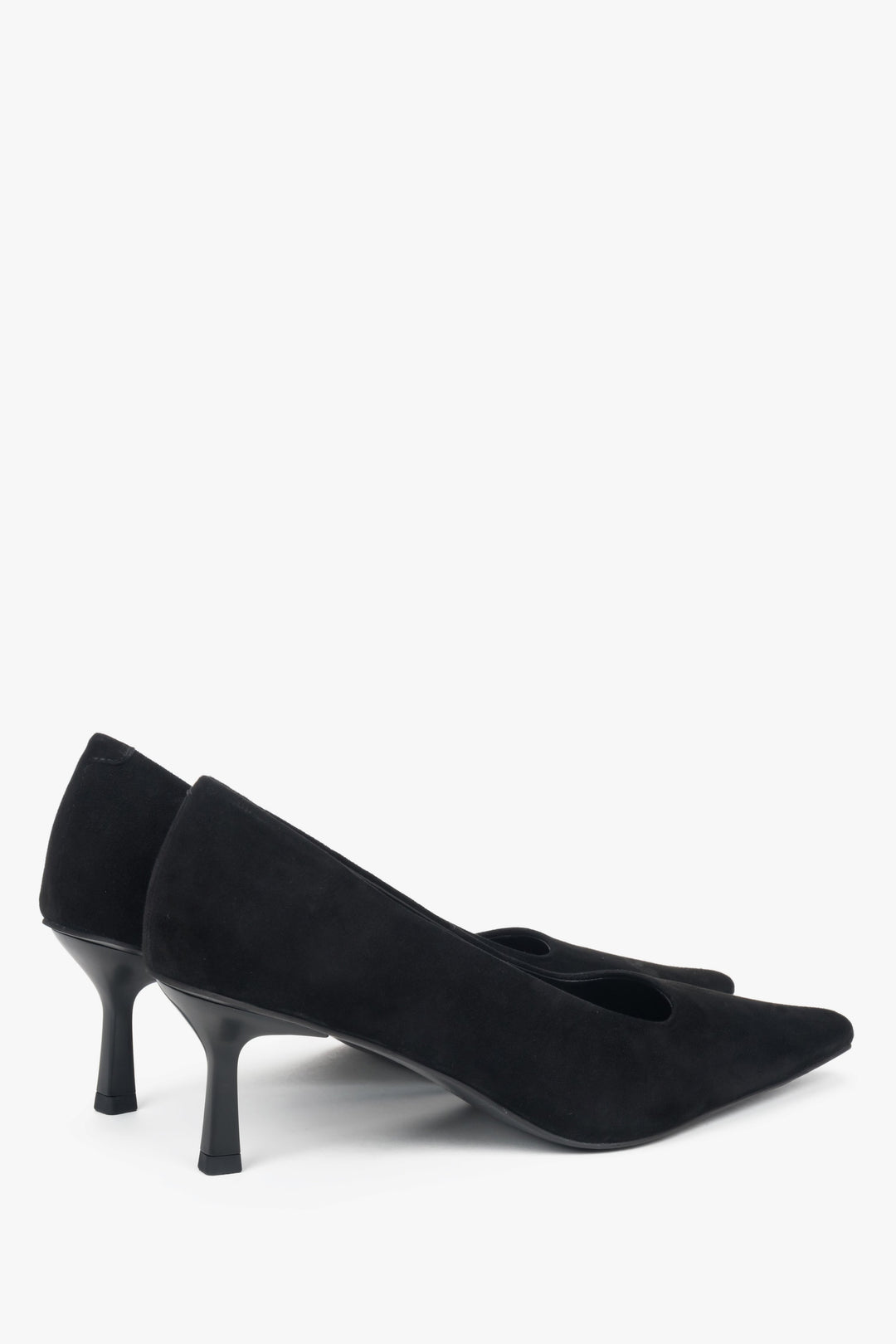 Women’s black pointed toe pumps in soft genuine velour by Estro – heel view.