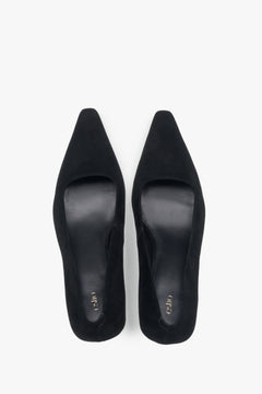 Women’s black pointed toe pumps in soft genuine velour by Estro – top view.