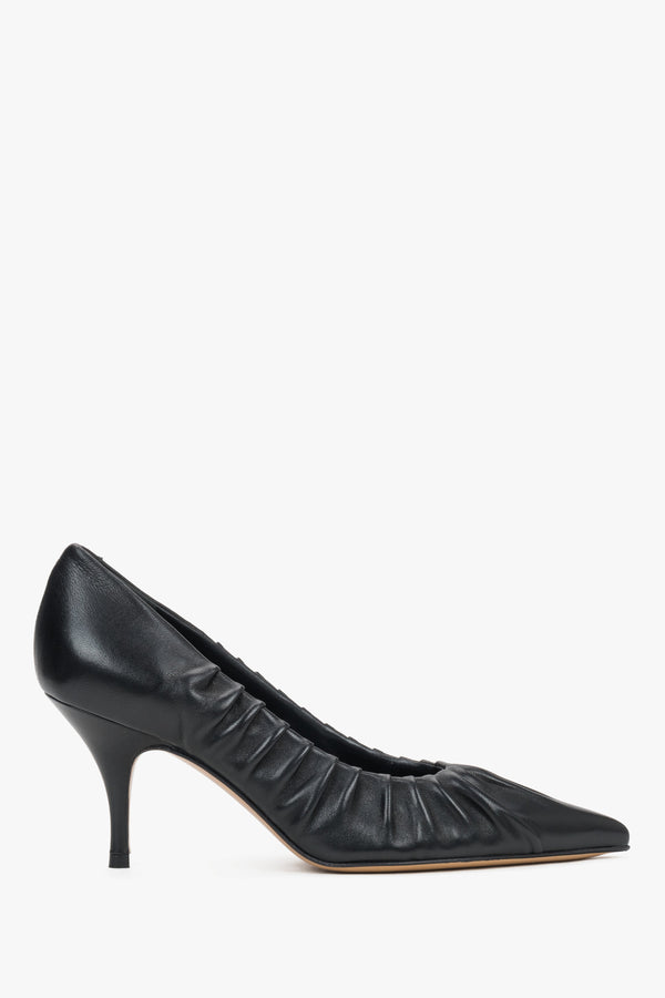 Elegant pointed-toe stilettos in black leather with an 8.5 cm heel, Guglielmo Rotta.
