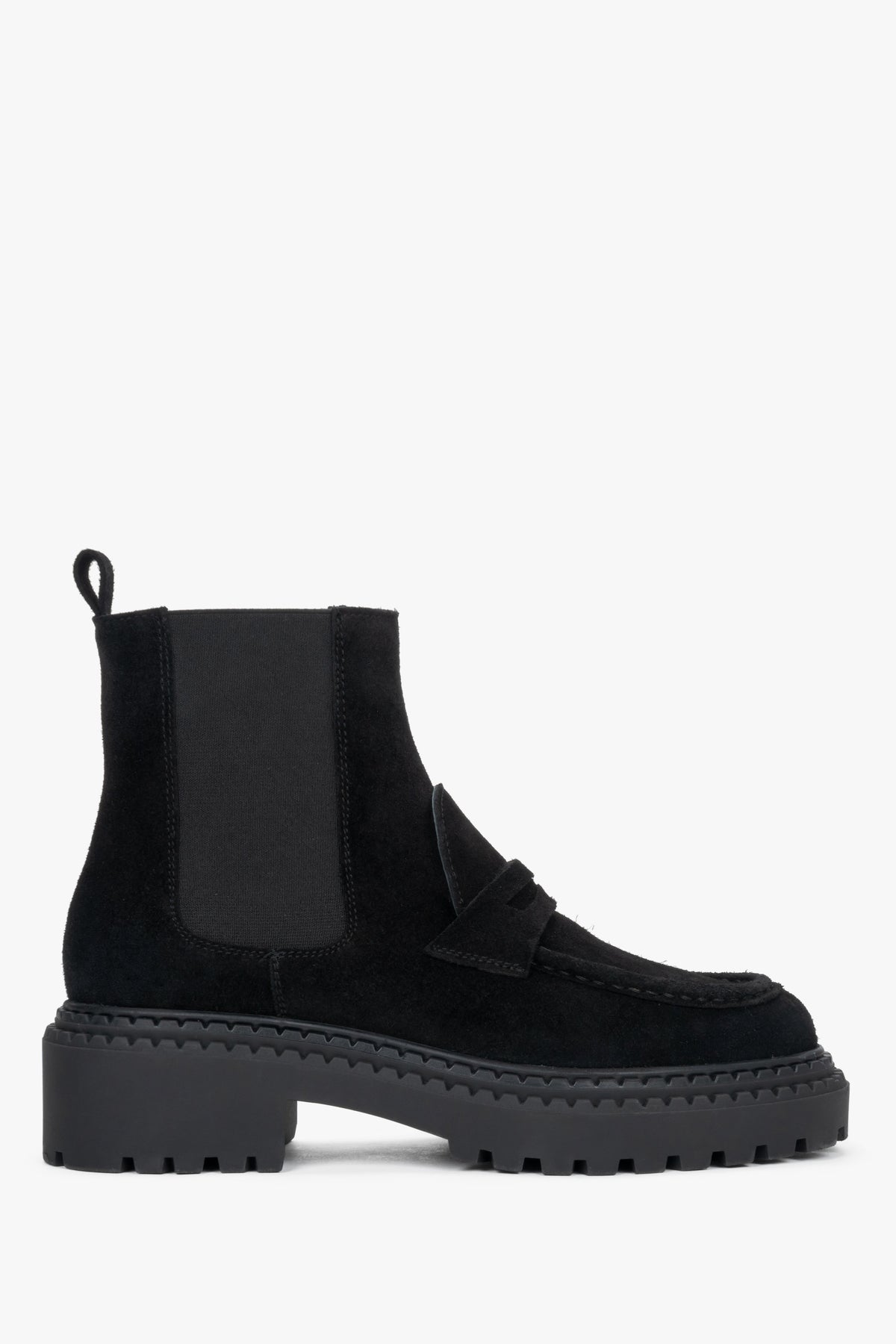 Estro - women's black premium Italian velour chunky sole Chelsea boots.