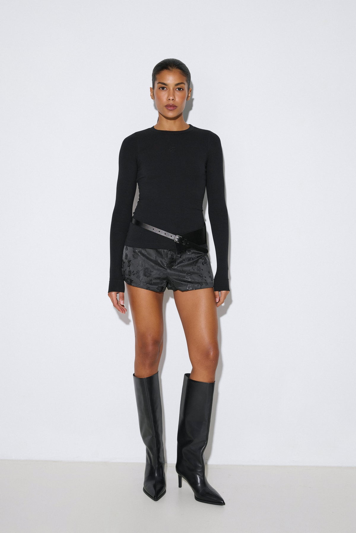 Women's black ribbed long-sleeve top in cotton and viscose by Estro Club.