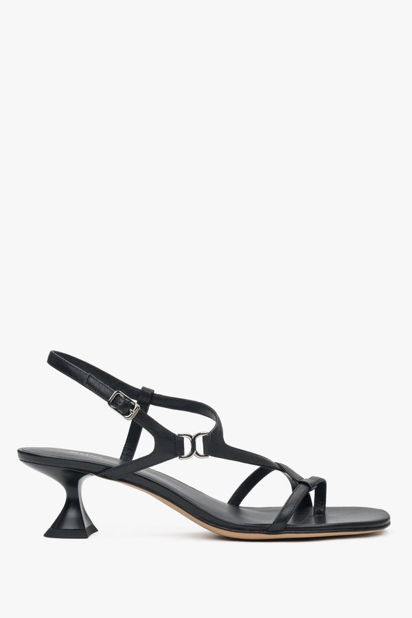 Women’s Black Sandals with a Funnel Heel and Woven Straps Estro ER00116916.