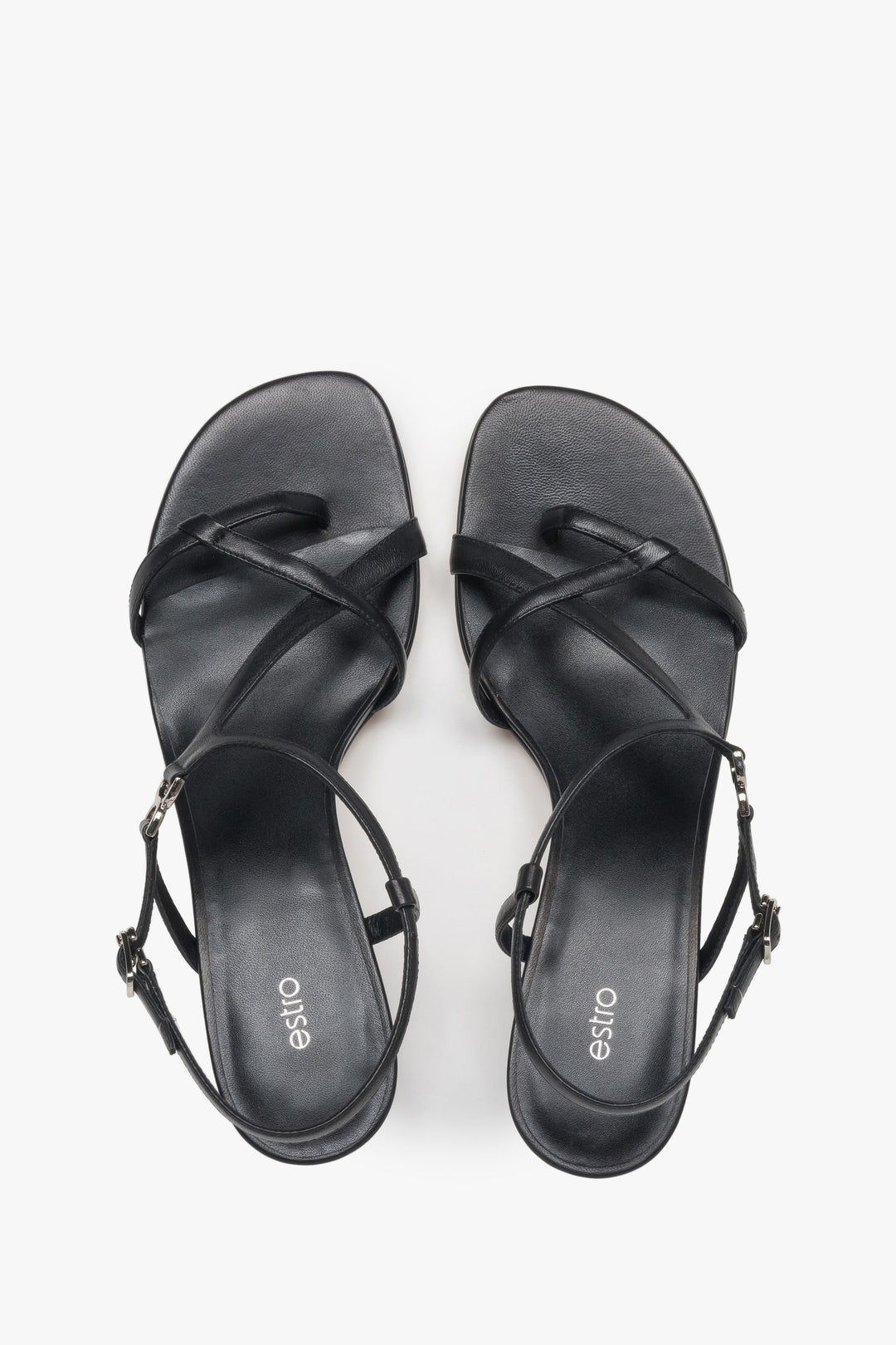With a funnel heel, black women’s sandals with woven straps Estro.