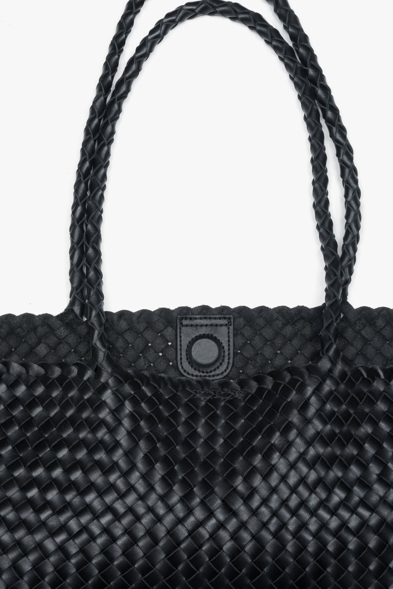 Spacious black shopper bag for women in genuine leather Estro.