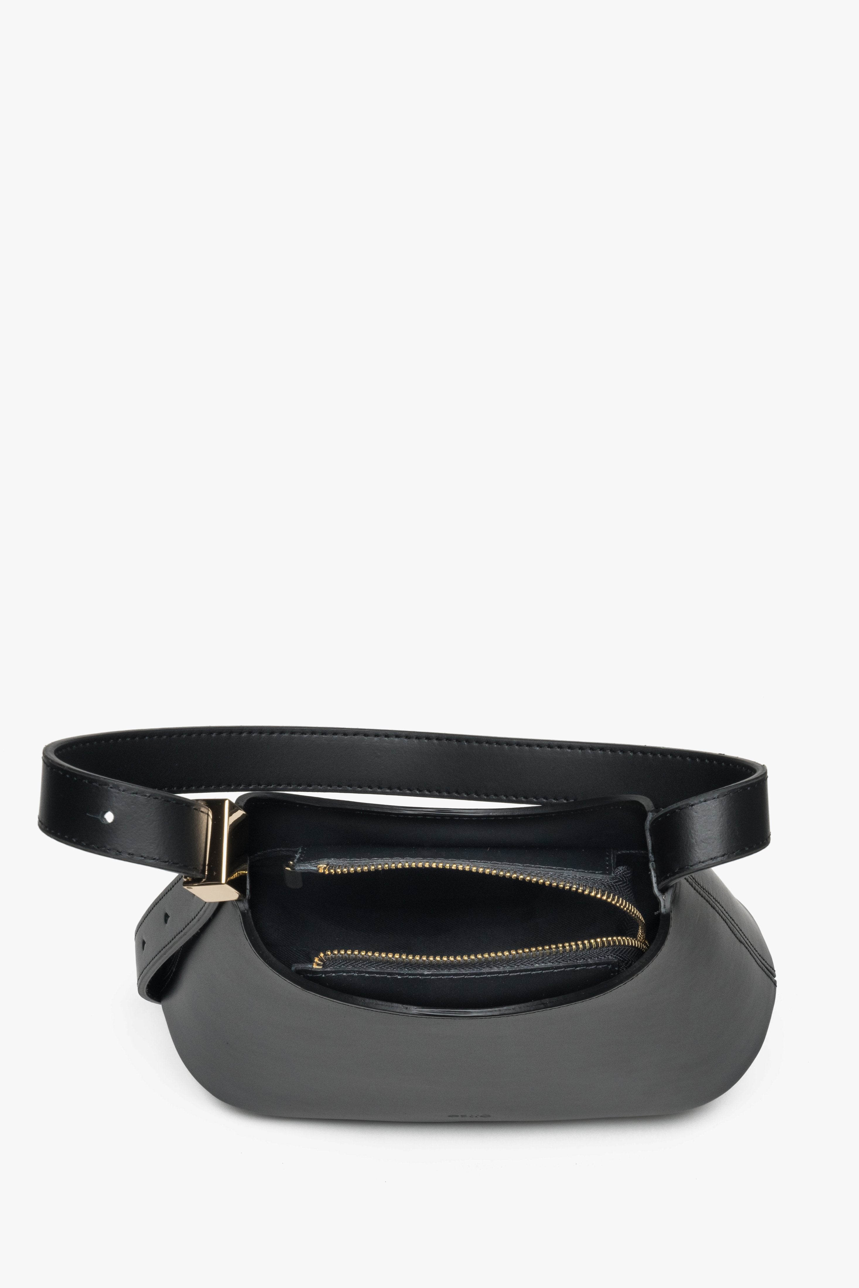 Black women's shoulder bag by Estro, made of Premium Italian genuine leather.