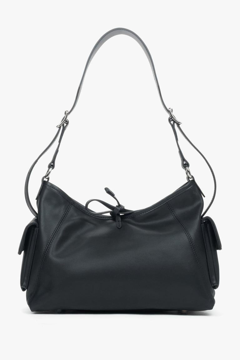 Women’s black shoulder bag in soft genuine Leather.