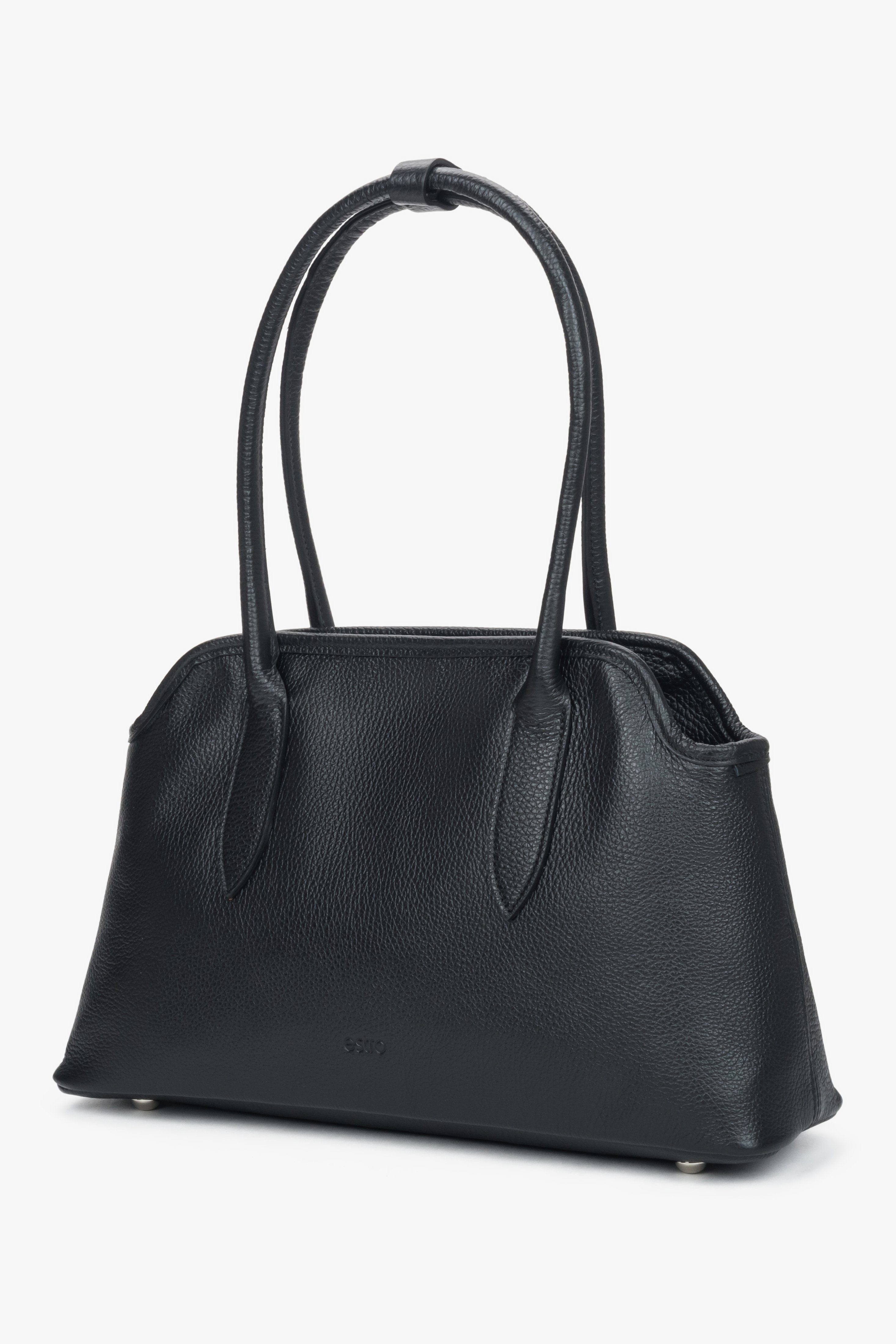 Estro women's black shoulder bag in premium Italian natural leather.